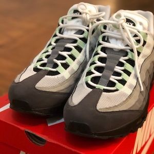 NIKE AIR MAX ‘95 Men’s 9.5 Mint-Granite Dust
